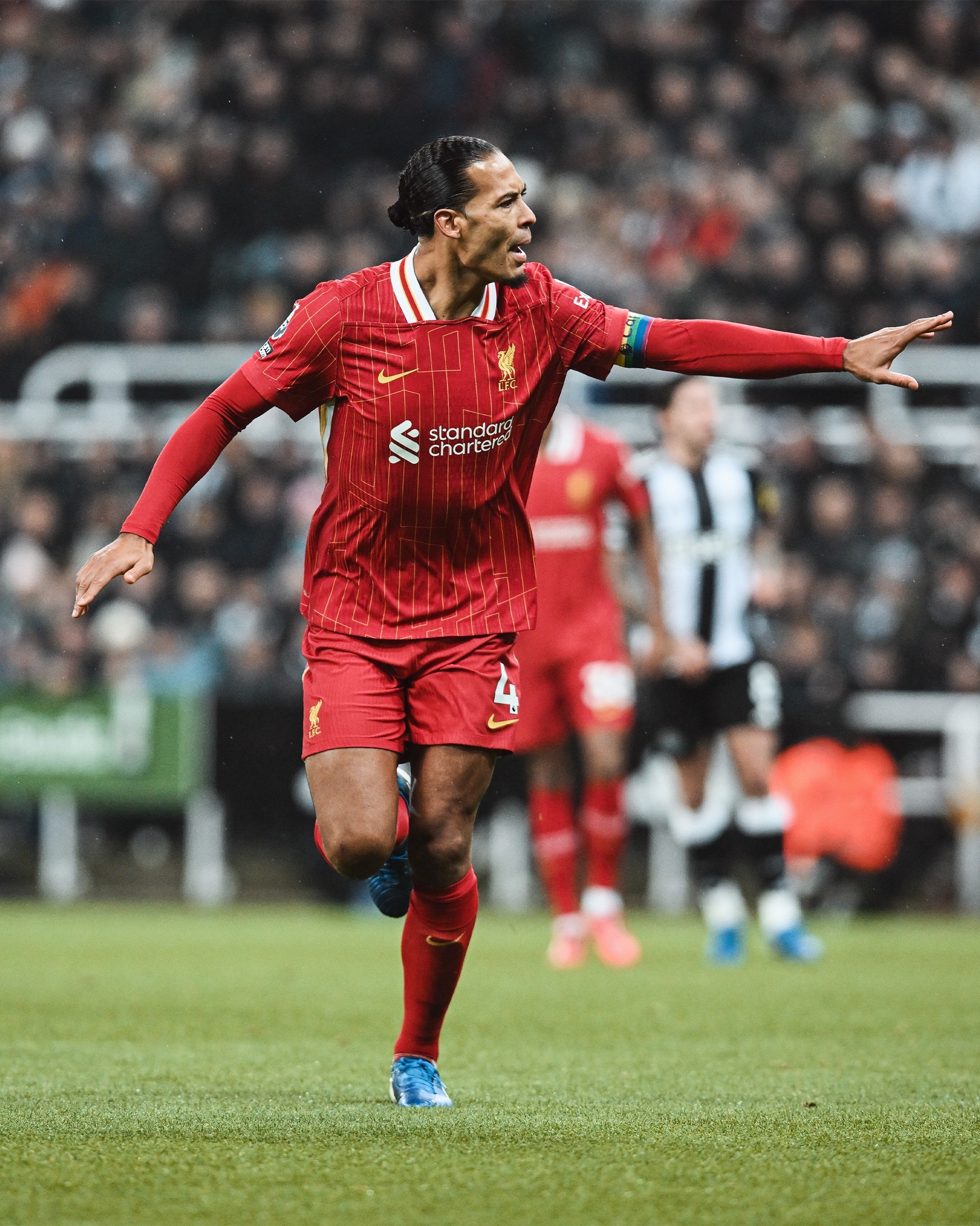 萨拉赫回归赛场，大胜首场状态亮眼，瑞士队观众沸腾！